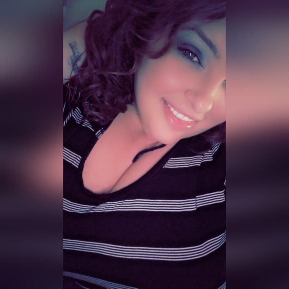 Meet your Posher, Leyna - Picture 2 of 14